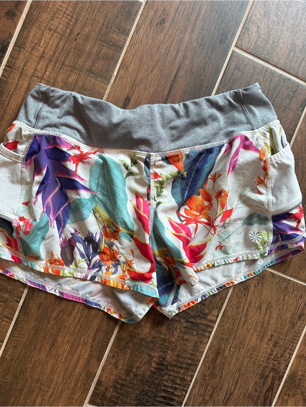 Athleta Floral running short size small
